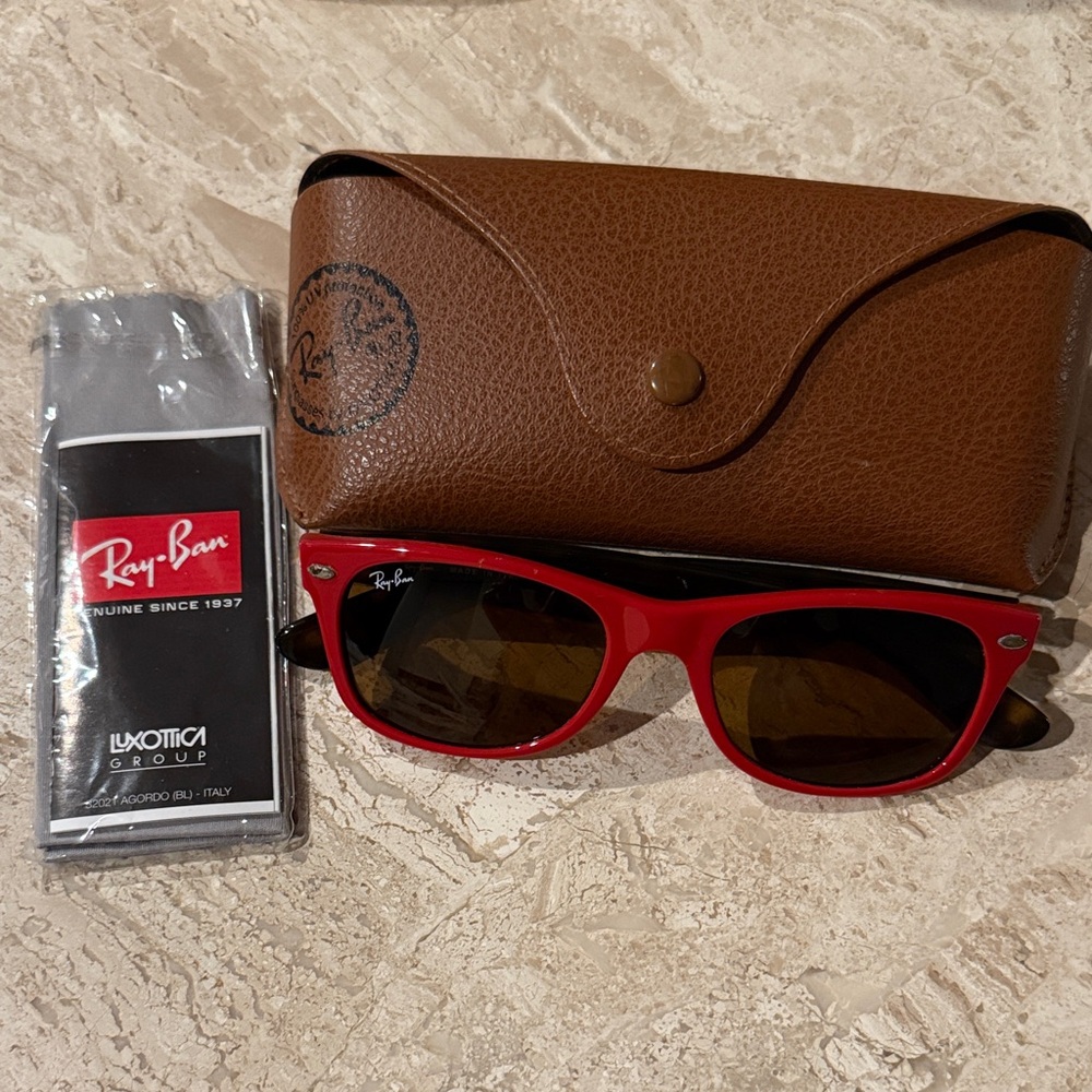 Ray-Ban RB2132 New Wayfarer